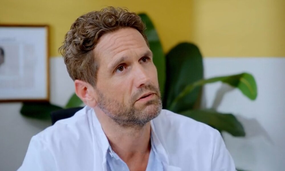 „Die Landarztpraxis“: Zerstört Fabian mit DIESER Entscheidung erneut seine Beziehung? | © Sat.1/Screenshot