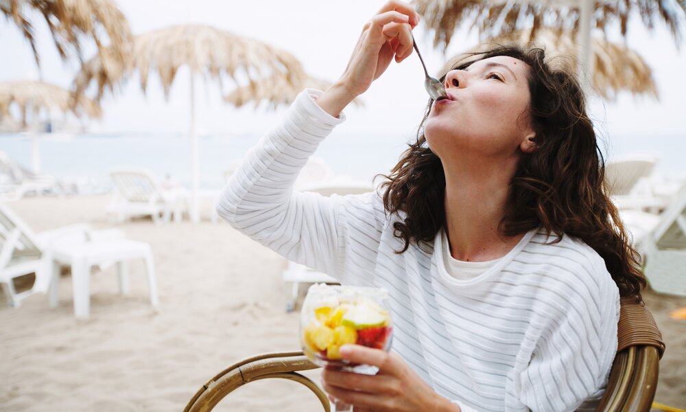 Urlaub_Ernährungsfehler | © Getty Images/Rafael Elias