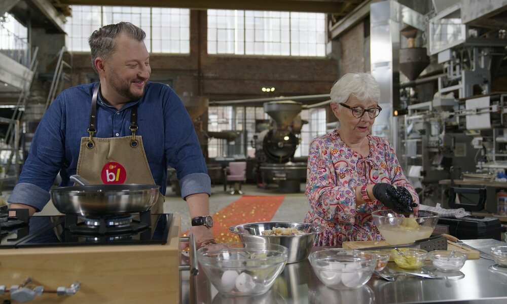 Sebastian Lege mit seiner Mutter | © ZDF/Lars Döring