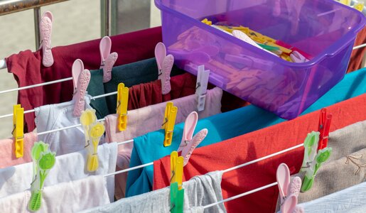 Wäsche auf einem Wäscheständer | © Adobe Stock/ Markus