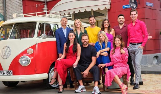 "Unter uns" Jubiläum: Davon hat die Crew in 30 Jahren 633.847 Stück verputzt | © RTL