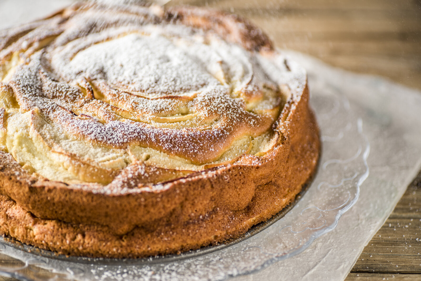 Apfel-Quarkkuchen in Nahaufnahme. | © Getty Images /© eleonora galli