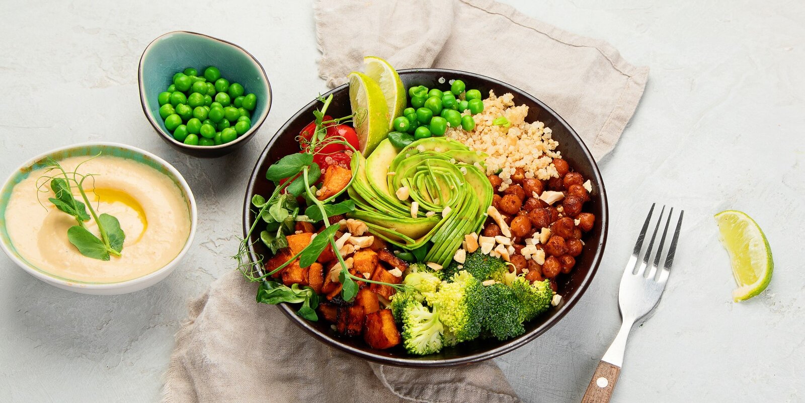 Buddah Bowl mit Tahini-Dressing | © gettyimages / bit245