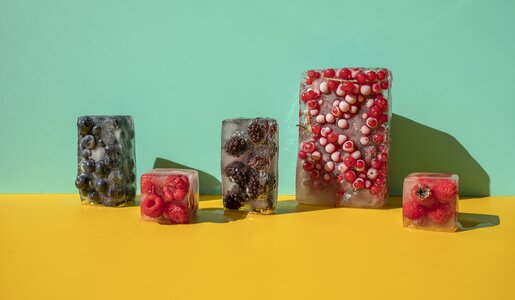 Eingefrorene Beeren | © Getty Images / Yulia Reznikov