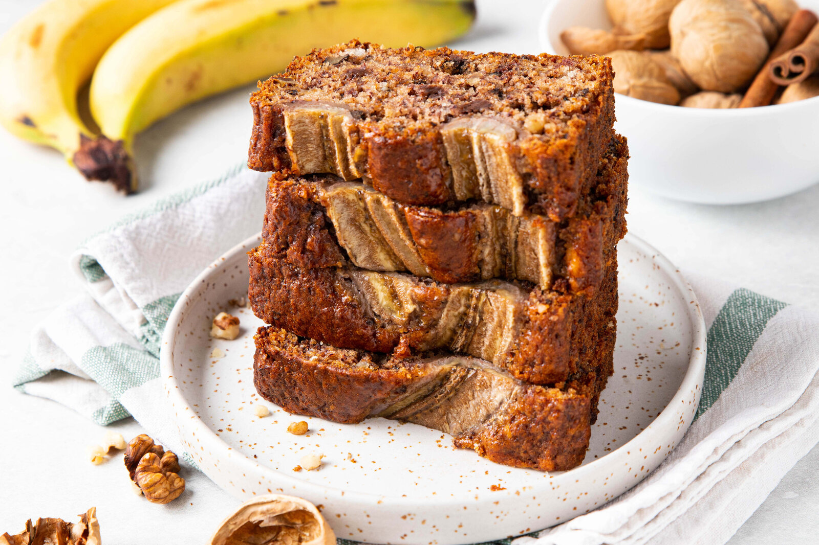 Aufgeschnittenes Bananenbrot. | © Getty Images / Irina Kostina