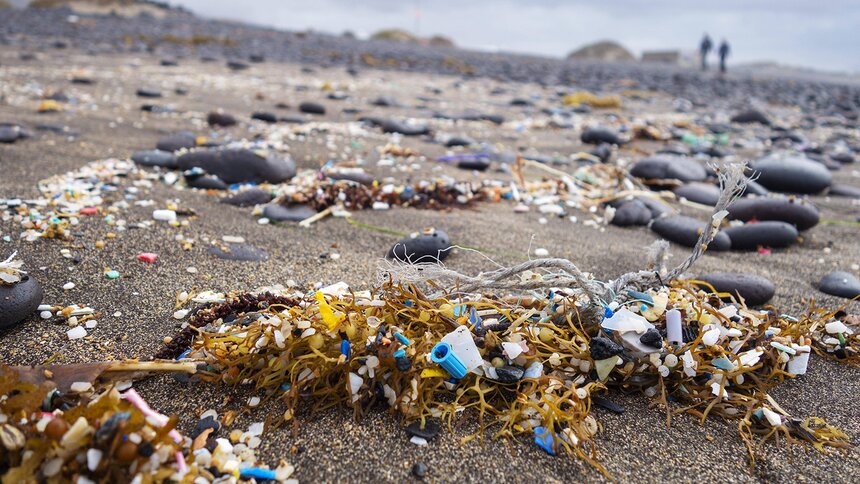 Die unsichtbare Gefahr: Mikroplastik | © Imago