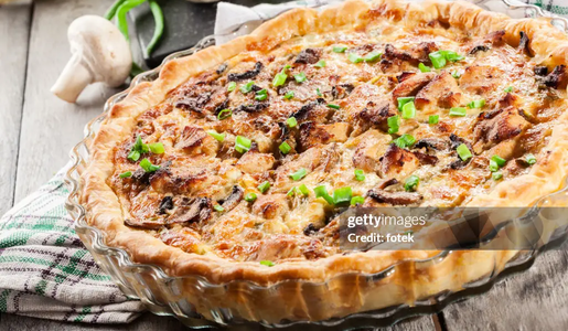 Herzhafter Kuchen im Anschnitt. | © Getty Images / fotek