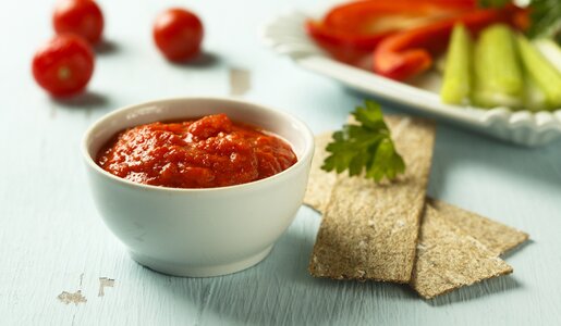 Tomatenaufstrich in einem Glas. | © Getty Images / Mariha-kitchen