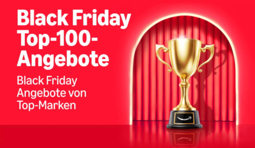 Goldener Siegerpokal mit Amazon-Logo vor rotem Vorhang, daneben weiße Schrift „Black Friday Top-100-Angebote“ auf rotem Hintergrund. | © Amazon