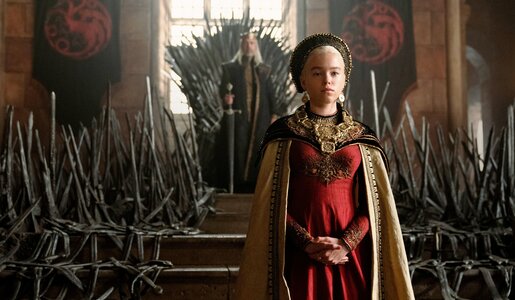 Milly Alcock in einer Szene der HBO-Serie "House of the Dragon" | © 2022 Home Box Office, Inc.  All rights reserved HBO® and related channels and service marks are the property of Home Box Office, Inc.