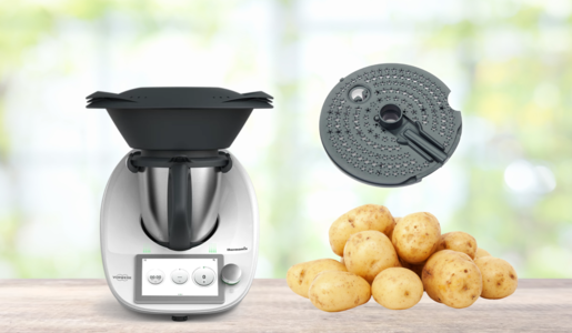 Ein Bild vom Thermomix-Zubehör Wunderpeeler neben einem Thermomix TM6 | ©  Vorwerk/ Wundermix